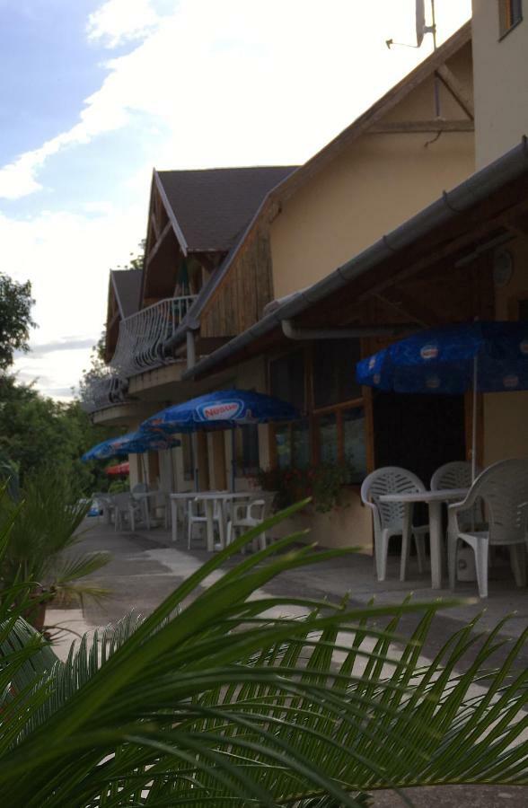 Hotel Fasor Vendeghaz Balatonszárszó Zewnętrze zdjęcie